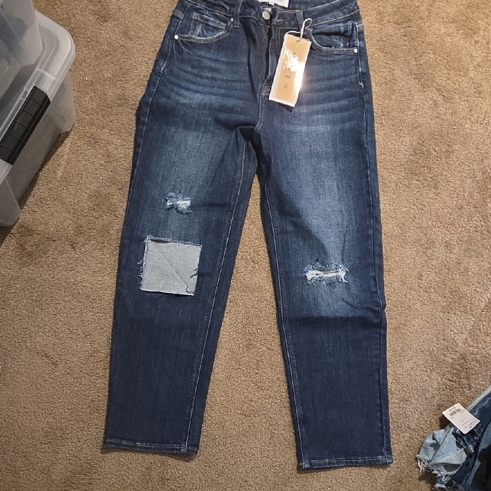 Stylish Blue Distressed Women Jeans